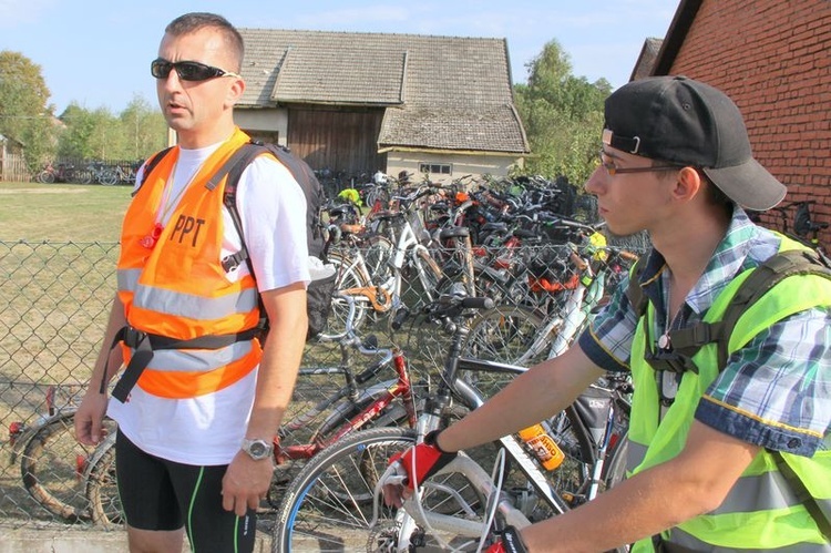 Ks. Marek Zębura, duszpasterz młodzieży okręgu Dąbrowa Tarnowska, przewodził pielgrzymce