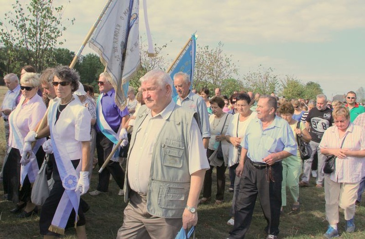 Pielgrzymka rowerowa młodzieży z okręgu dąbrowskiego do Zabawy