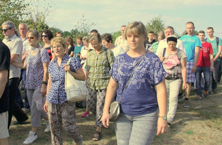 Pielgrzymka rowerowa młodzieży z okręgu dąbrowskiego do Zabawy