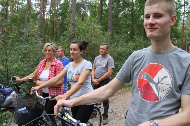 Pielgrzymka rowerowa młodzieży z okręgu dąbrowskiego do Zabawy