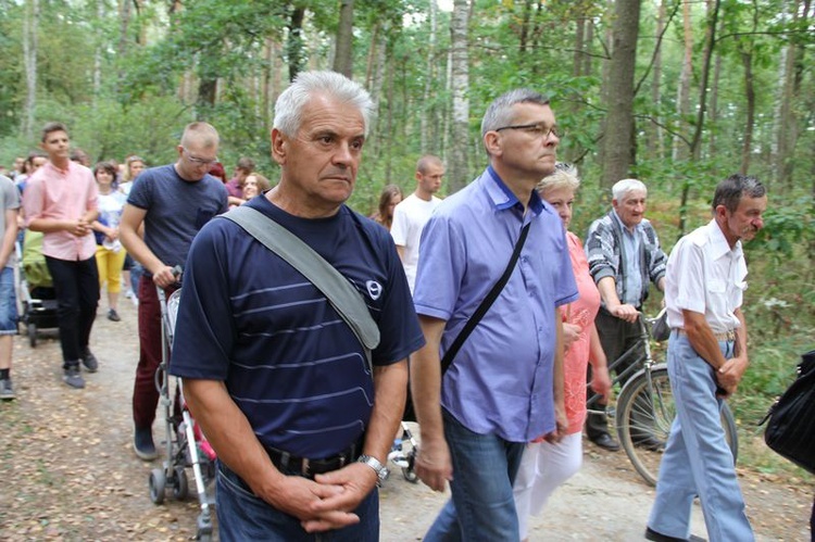 Pielgrzymka rowerowa młodzieży z okręgu dąbrowskiego do Zabawy