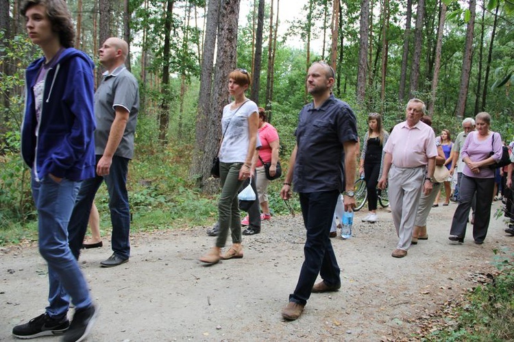 Pielgrzymka rowerowa młodzieży z okręgu dąbrowskiego do Zabawy