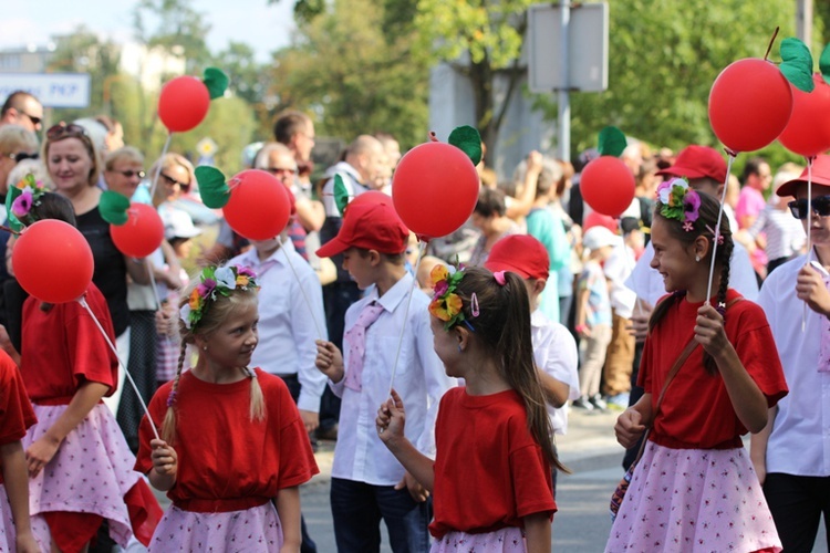 Skierniewicka parada otwierająca ŚKOiW w 2015 roku