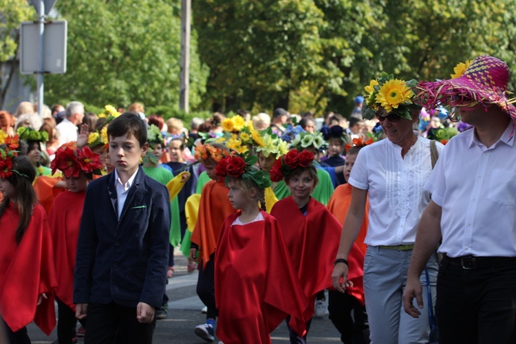 Skierniewicka parada otwierająca ŚKOiW w 2015 roku