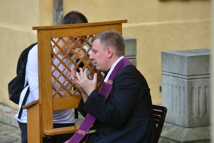 Dzień Młodzieży - przed i po Mszy św. 