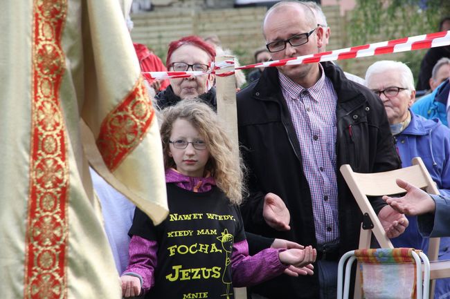 Diecezjalna pielgrzymka do Skrzatusza. Adoracja