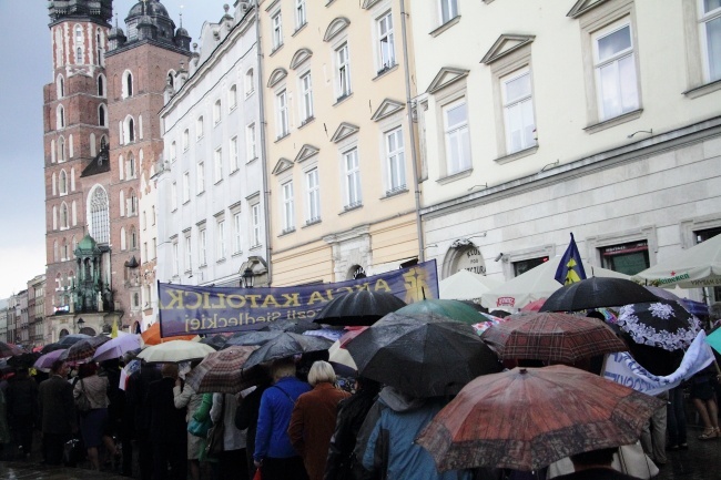 Marsz Akcji Katolickiej z pl. Matejki na Rynek Główny