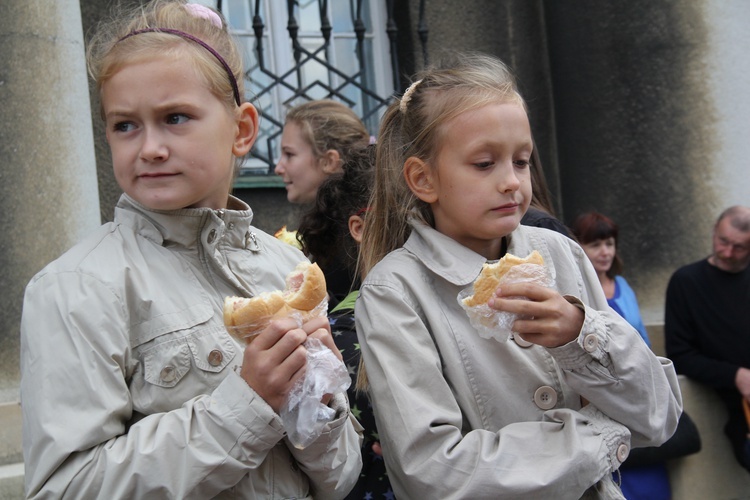 Dzieci Maryi opanowały archikatedrę cz. 2