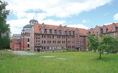 Jezuicki ośrodek przy sanktuarium Matki Bożej Kochawińskiej w Gliwicach