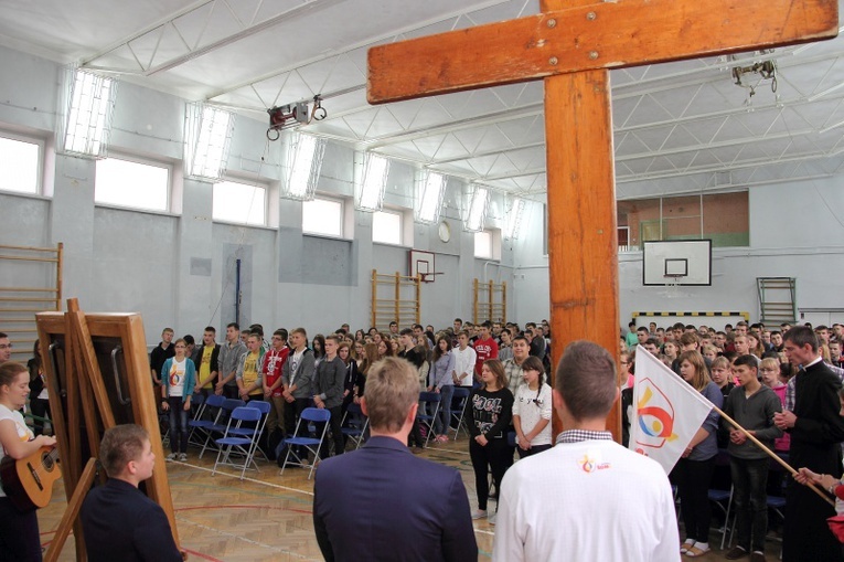 Symbole ŚDM w łęczyckich szkołach