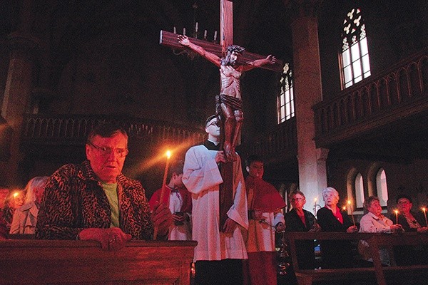  Takie nabożeństwo pokazuje, że liturgia Kościoła jest niezwykle bogata i warta przypominania