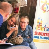 Aktywiści z bocheńskiego biura sekcji medialnej i graficznej