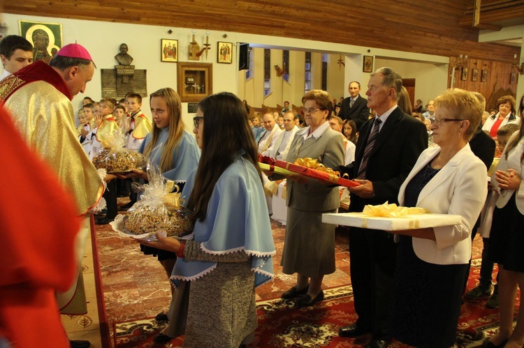 Uroczystość posłania na misje ks. P. Skraby