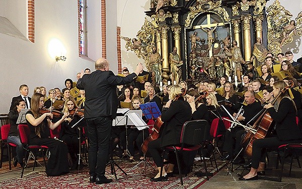 W tegorocznych warsztatach wzięło udział 80 chórzystów i ponad  20 instrumentalistów, w sumie ponad  100 wykonawców