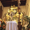  Święci nie lękali się krzyża. Dlatego relikwiarz Jana Pawła II ustawiliśmy właśnie u jego stóp” – mówił o. Jacek Leśniarek OMI
