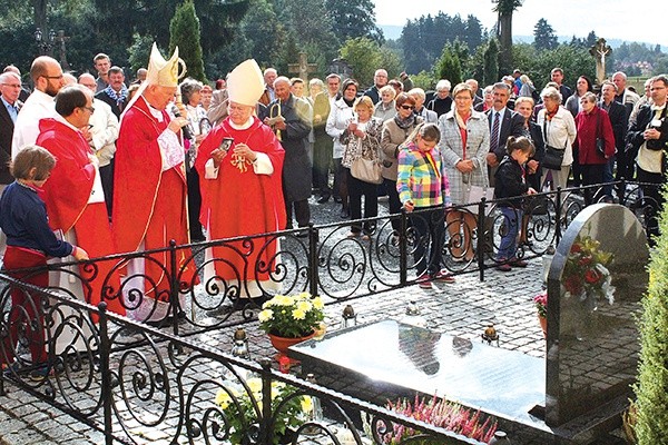 Przy grobie błogosławionego kapłana zebrali się wierni z Polski, Niemiec i Czech