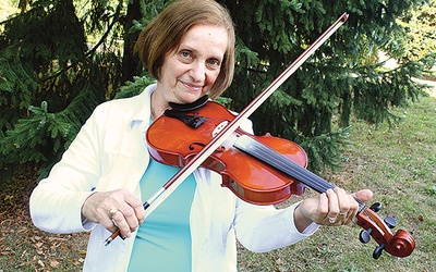  Pani Renata, multiinstrumentalistka, zaprasza wszystkich 3 października do Tłumaczowa i 4 października do Wambierzyc na II Sudeckie Dni Muzyki Chóralnej