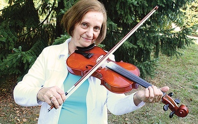 Pani Renata, multiinstrumentalistka, zaprasza wszystkich 3 października do Tłumaczowa i 4 października do Wambierzyc na II Sudeckie Dni Muzyki Chóralnej