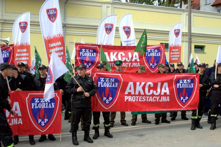 Protest służ mundurowych w Olsztynie