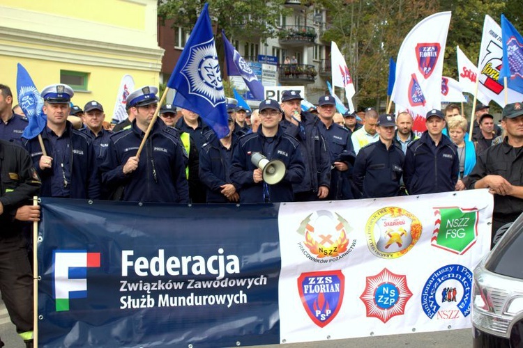 Protest służb mundurowych w Olsztynie