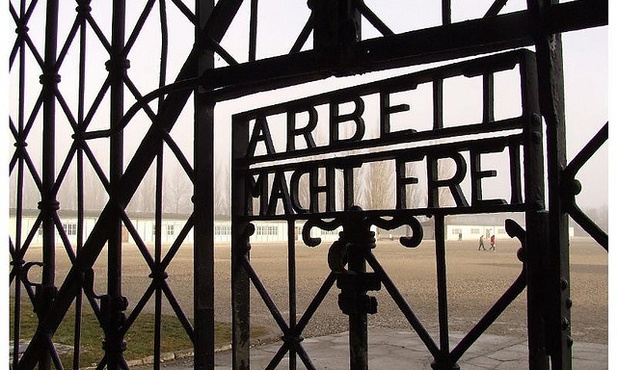 Niemcy wysłali uchodźców do... KL Dachau