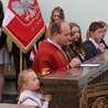 Delegacje uczniów szkół katolickich oraz przedszkola wraz z ks. dyrektorem Tomaszem Sroką zawierzyły siebie Bożemu Miłosierdziu