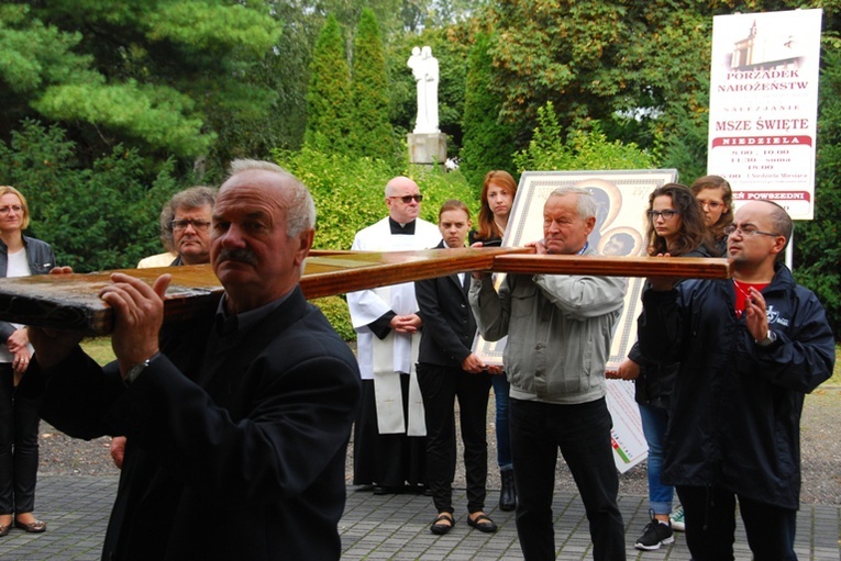Symbole ŚDM w Woźniakowie