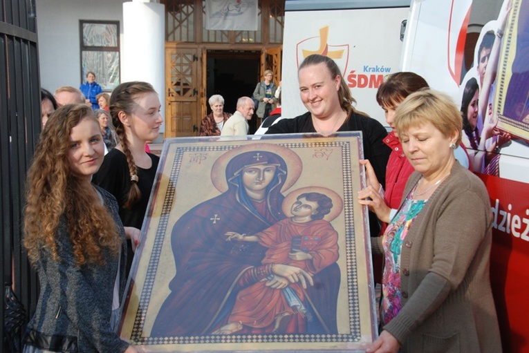 Symbole ŚDM na Dybowie