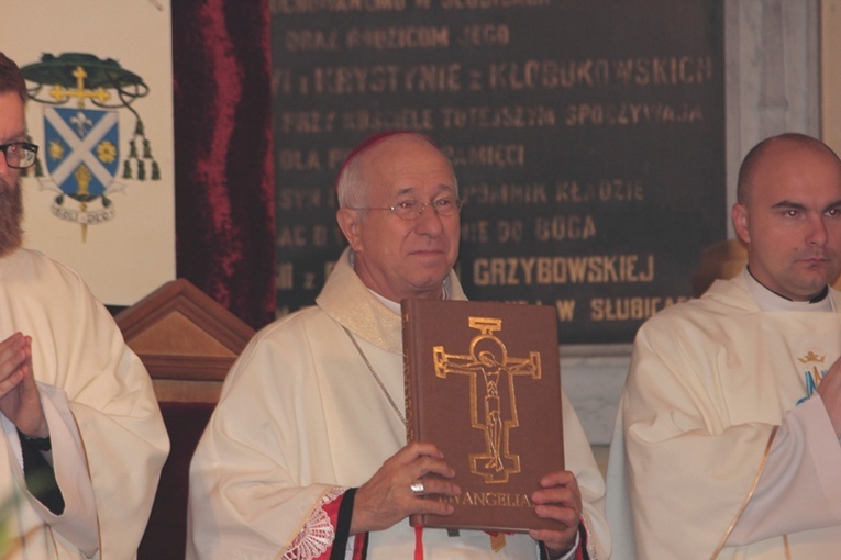 Symbole ŚDM w Żychlinie