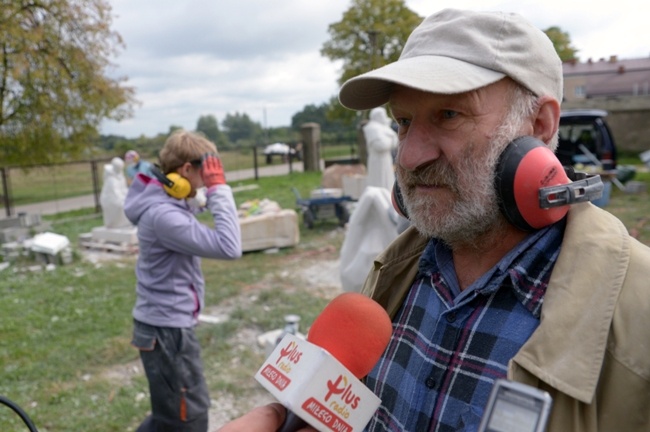 Plener rzeźbiarski w Mariówce