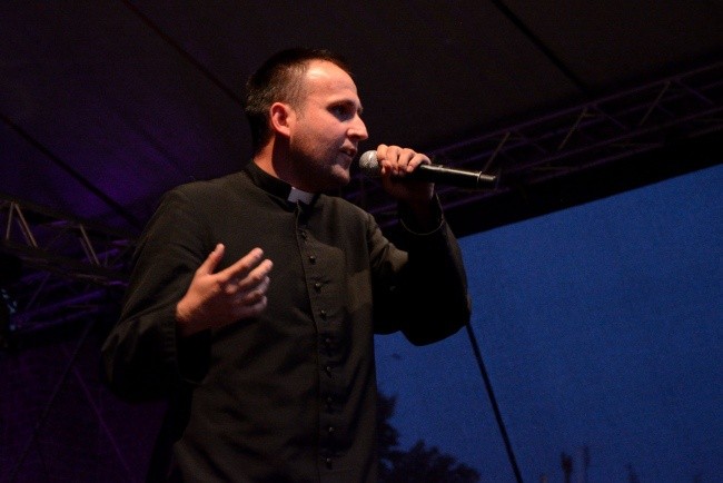 Bednarek zaśpiewał na rzecz katedry