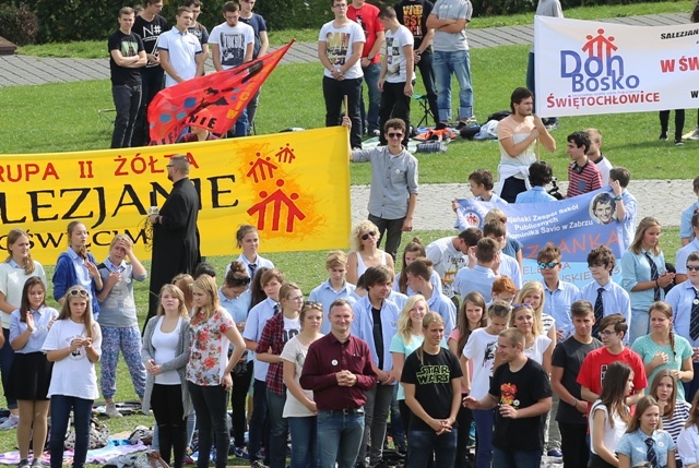 Salezjańscy uczniowie na 200. urodzinach ks. Bosko na Jasnej Górze