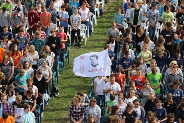 Salezjańscy uczniowie na 200. urodzinach ks. Bosko na Jasnej Górze