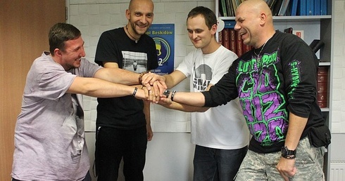 PitBóle - od lewej: Andrzej "Phoenix" Mizia, Wotek Piszczek. Michał "Cekaer" Janota i Bogdan "Kryzys" Krzak