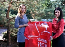Beata Zakrzewska (z prawej) i Anna Tomczyk mają nadzieję, że w tym roku w Radomiu paczkę otrzyma ponad 100 osób