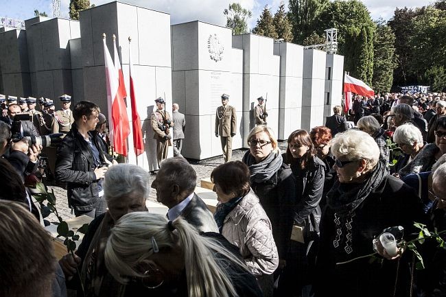 Cześć i chwała bohaterom