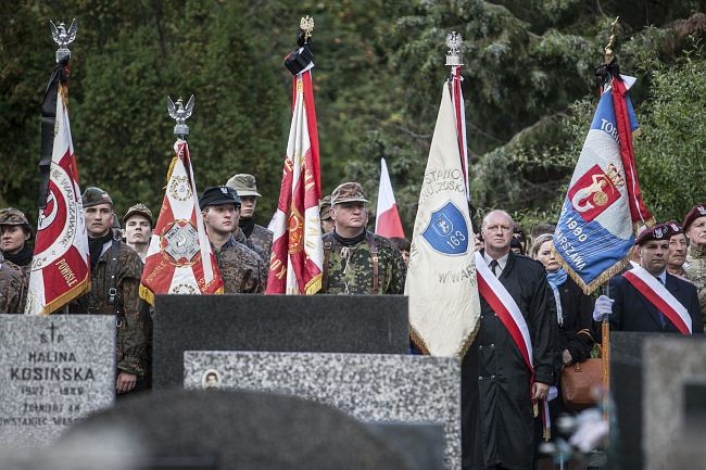 Cześć i chwała bohaterom