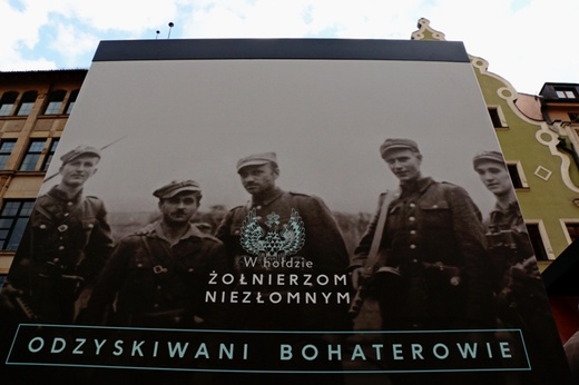 Twarzą w twarz z niezłomnymi