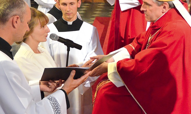  Obrzędu konsekracji dokonał  bp K. Nitkiewicz 