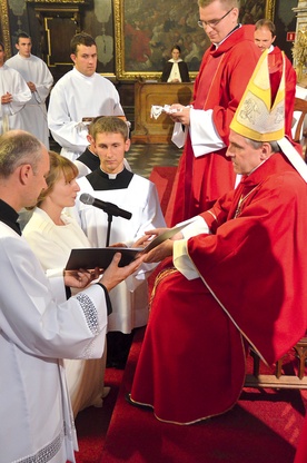  Obrzędu konsekracji dokonał  bp K. Nitkiewicz 