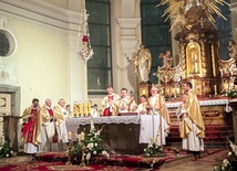 Ministranci ufundowali wieczną lampkę na 100-lecie kościoła