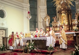 Ministranci ufundowali wieczną lampkę na 100-lecie kościoła