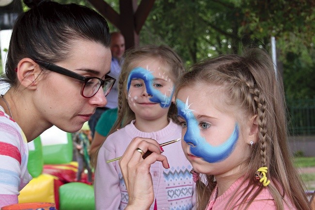 Siostrzana para nie odstępowała siebie na krok