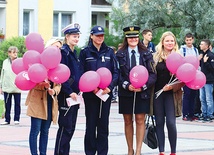 Różowe baloniki i wstążeczki towarzyszą każdej akcji, w czasie której kobiety walczą z rakiem piersi 