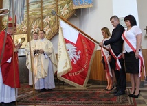 Sztandar poświęcił bp Henryk Tomasik