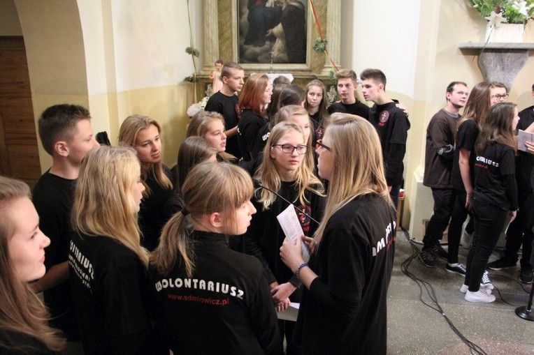 Symbole ŚDM w Lubochni