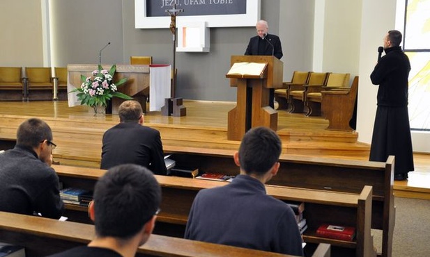 Język sakralny ma wyrażać obecność Boga