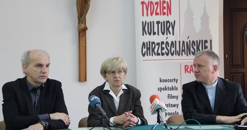 Na wydarzenia Tygodnia Kultury Chrześcijańskiej zapraszają (od lewej) Wojciech Sałek, Joanna Nagay i ks. Piotr Walkiewicz