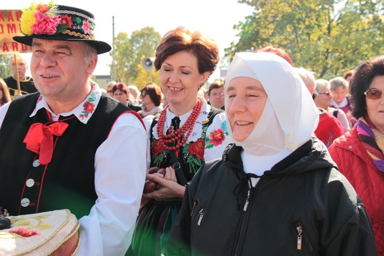 Róże Różańcowe w Domaniewicach - Pielgrzymka 