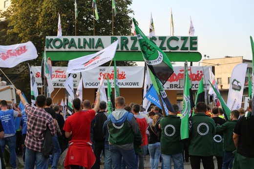 Manifestacja górników pod kopalnią "Brzeszcze"